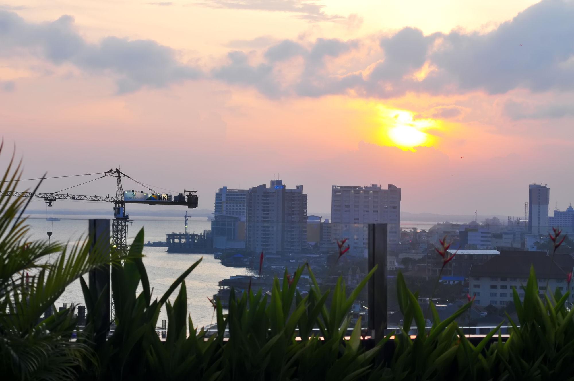 Grand Jatra Hotel Balikpapan Exterior foto